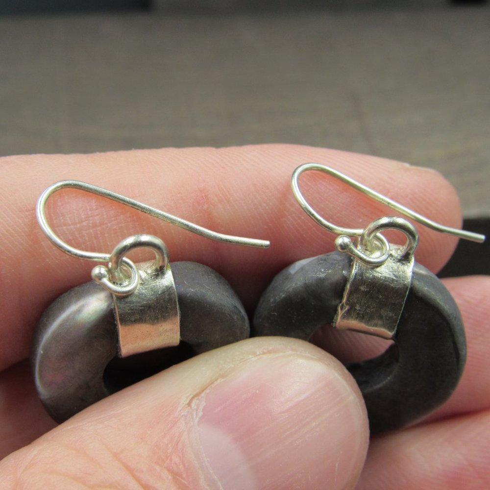 Sterling Silver Dark Circle Shell Handmade Earrin… - image 3